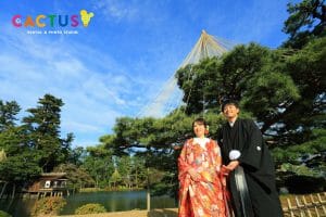 兼六園内の雪吊りを背景に新郎新婦様の前撮りをさせていただきました。