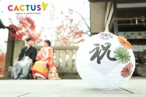 金百万国の前田利家公が祀られているうたす神社にて前撮りをする新郎新婦様。