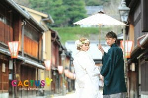 金沢市内の観光名所、「ひがし茶屋街」で和装前撮りをする花嫁様